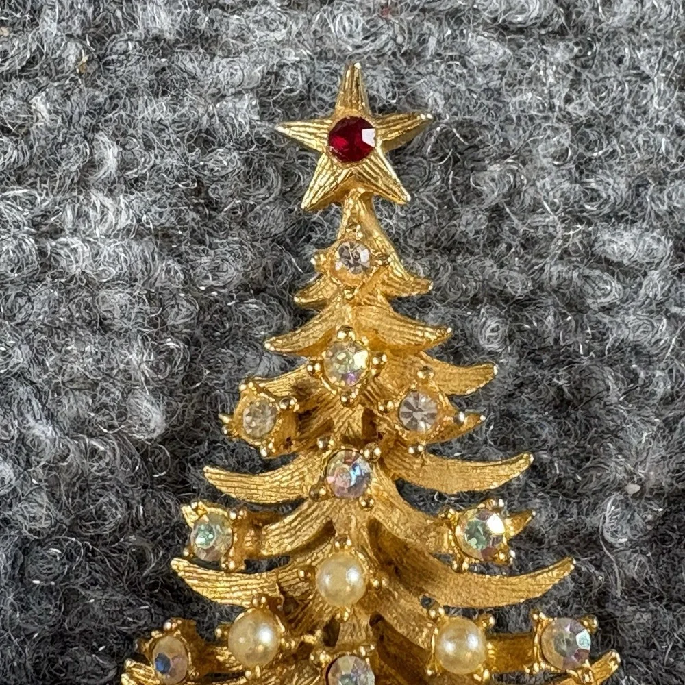 VTG MCM MYLU‎ Christmas Tree Brooch Gold Tone Rhinestone Pearl 2" Holiday Pin - Picture 2 of 10